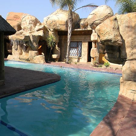 African Cave Lodge Hammanskraal Ngoại thất bức ảnh