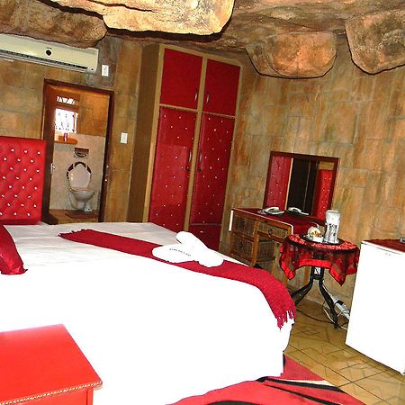 African Cave Lodge Hammanskraal Ngoại thất bức ảnh