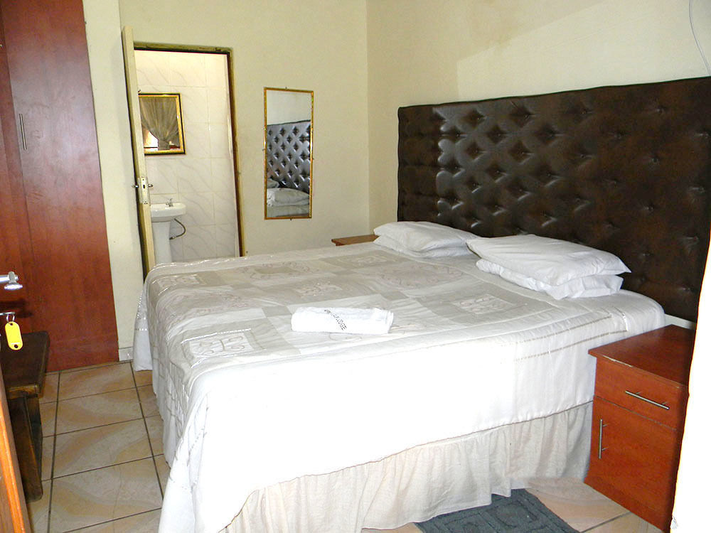 African Cave Lodge Hammanskraal Ngoại thất bức ảnh