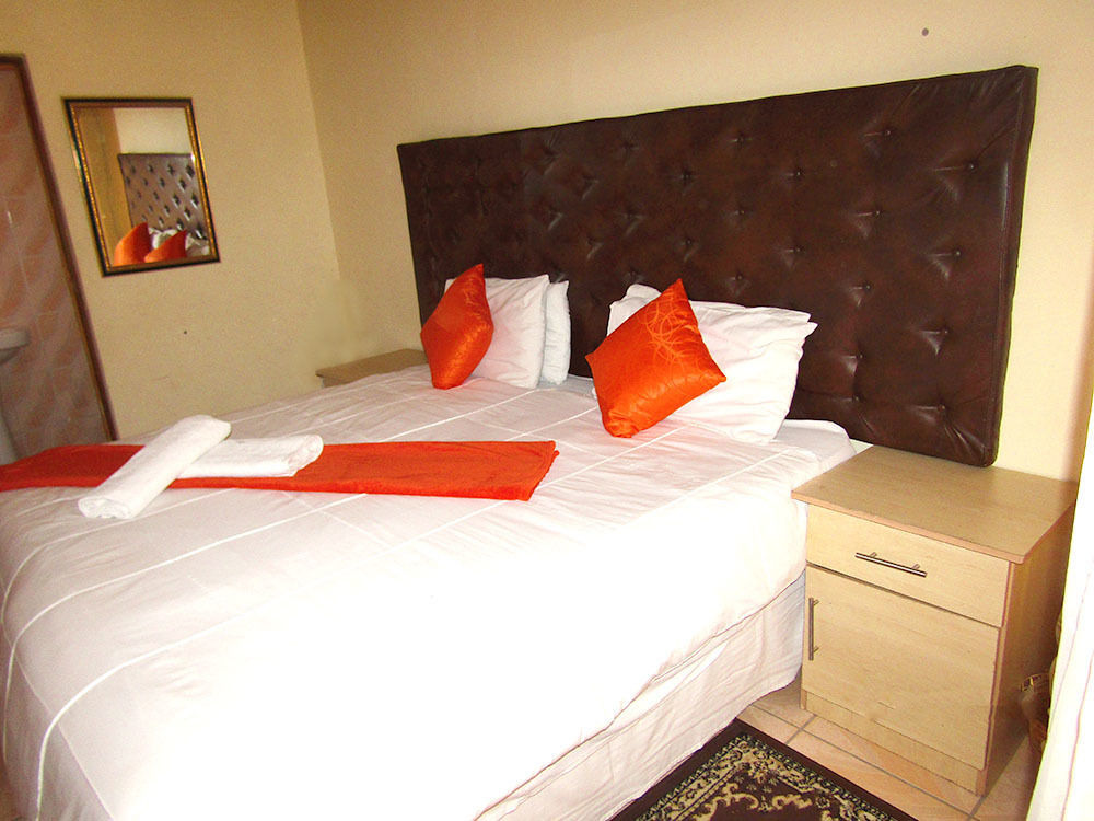 African Cave Lodge Hammanskraal Ngoại thất bức ảnh