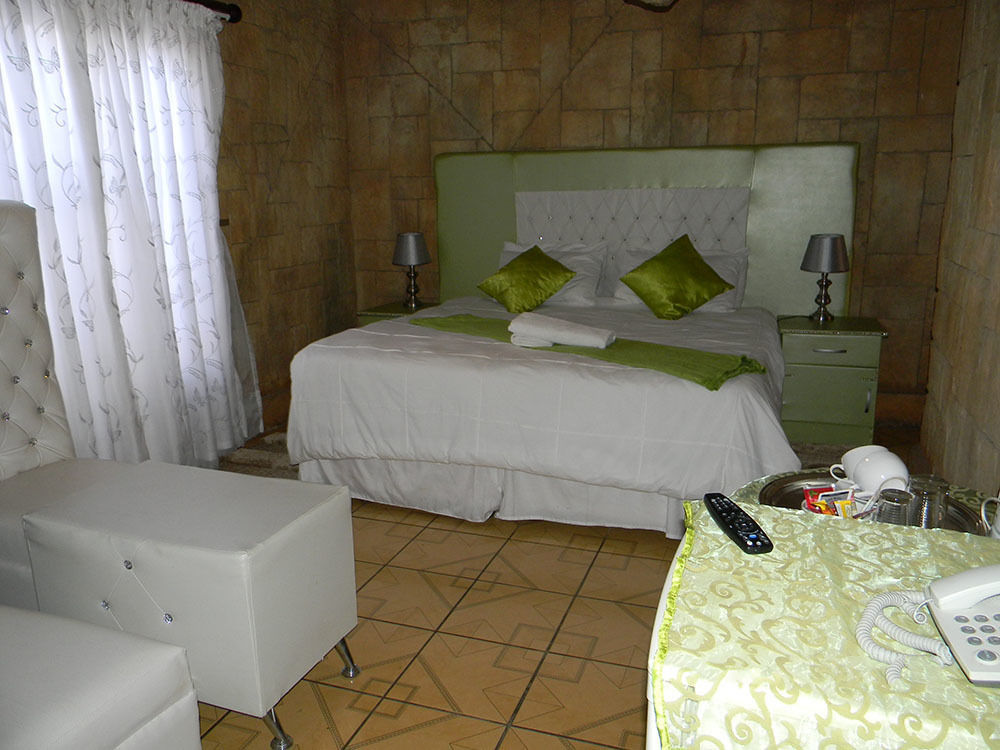African Cave Lodge Hammanskraal Ngoại thất bức ảnh