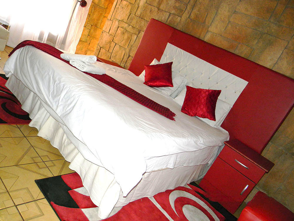 African Cave Lodge Hammanskraal Ngoại thất bức ảnh