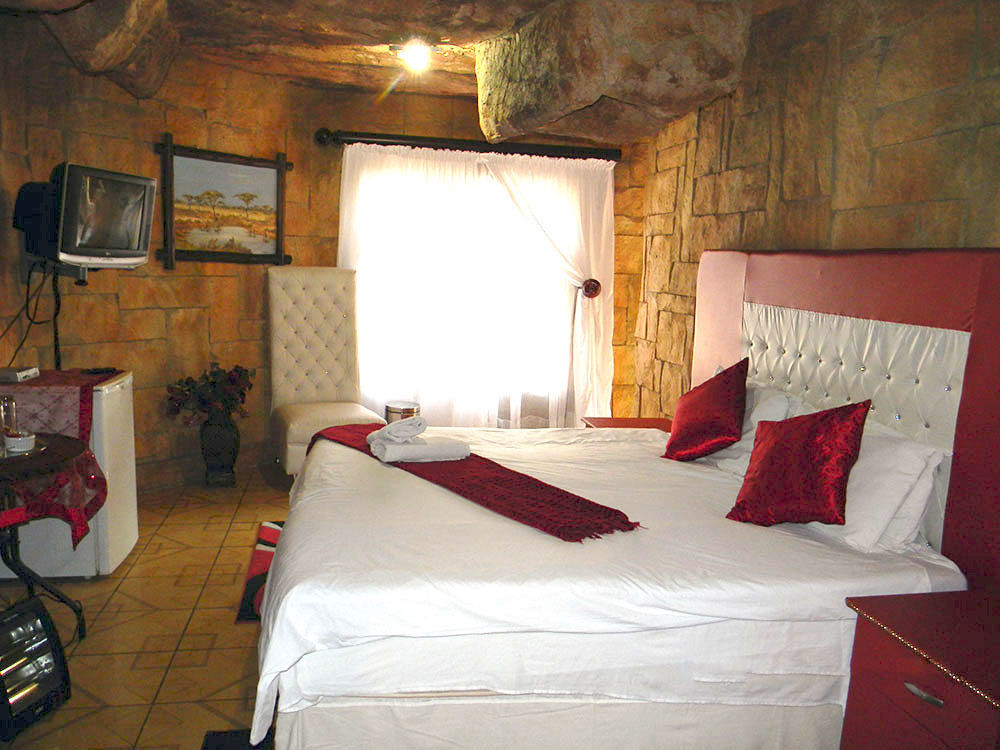 African Cave Lodge Hammanskraal Ngoại thất bức ảnh