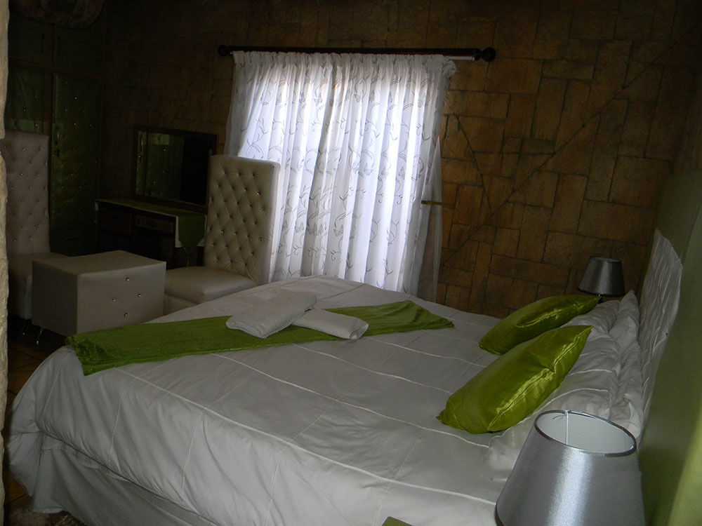 African Cave Lodge Hammanskraal Ngoại thất bức ảnh
