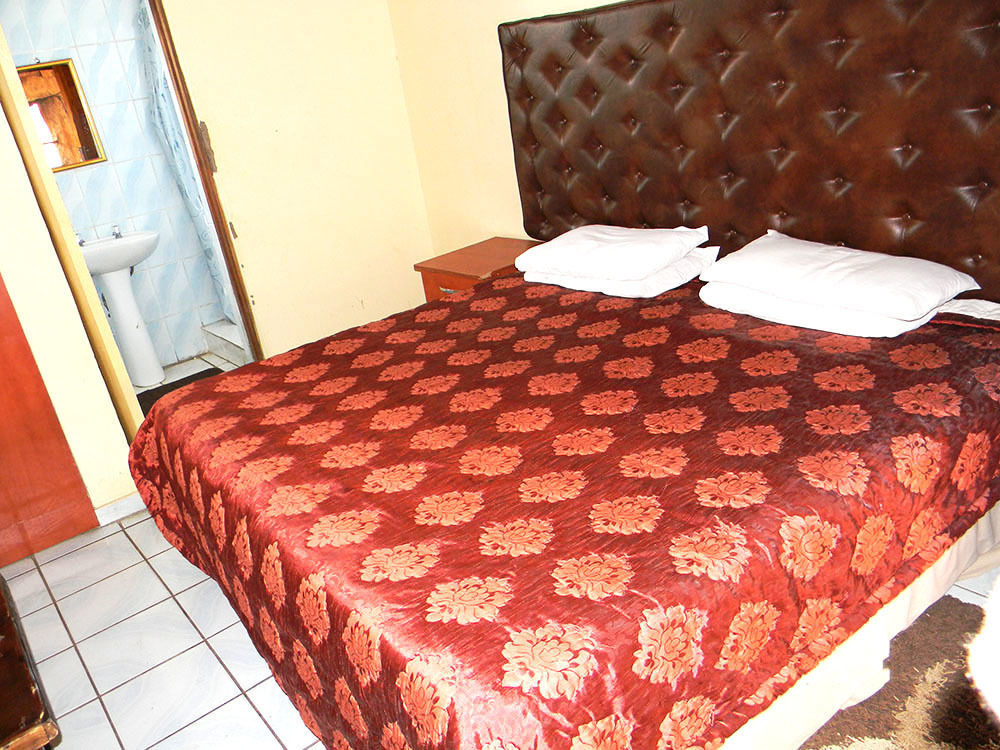 African Cave Lodge Hammanskraal Ngoại thất bức ảnh