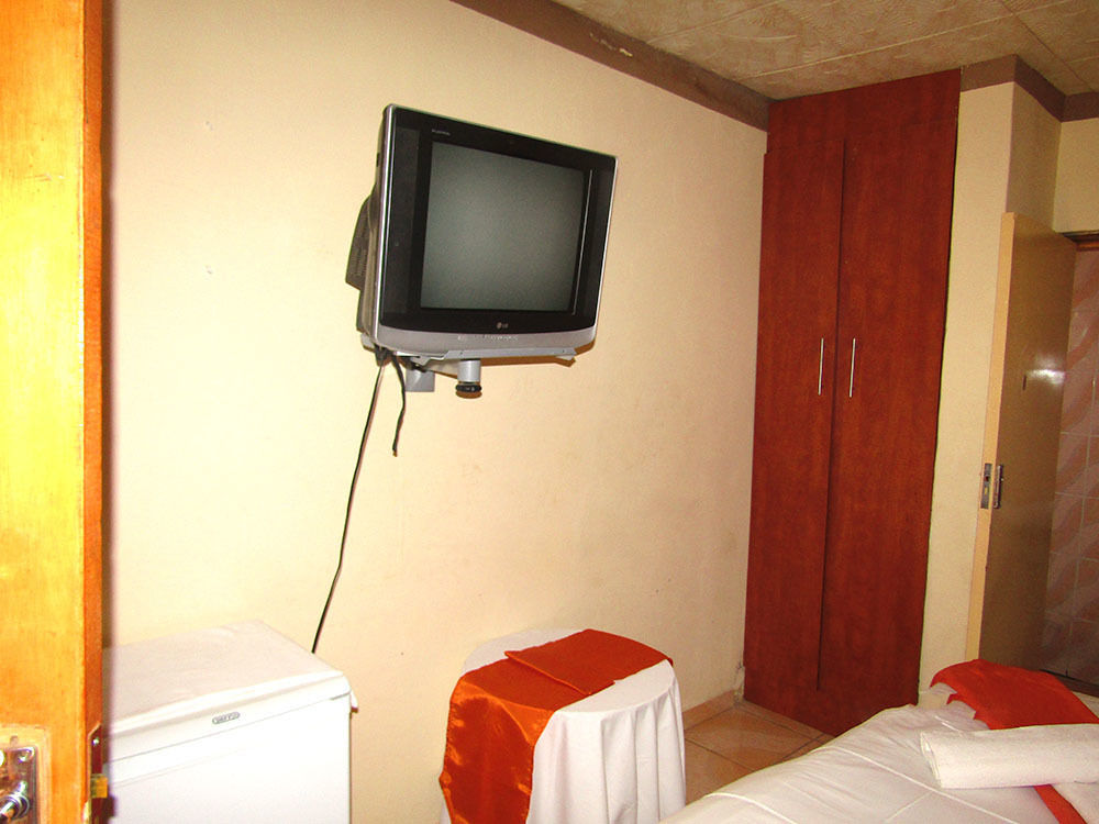 African Cave Lodge Hammanskraal Ngoại thất bức ảnh