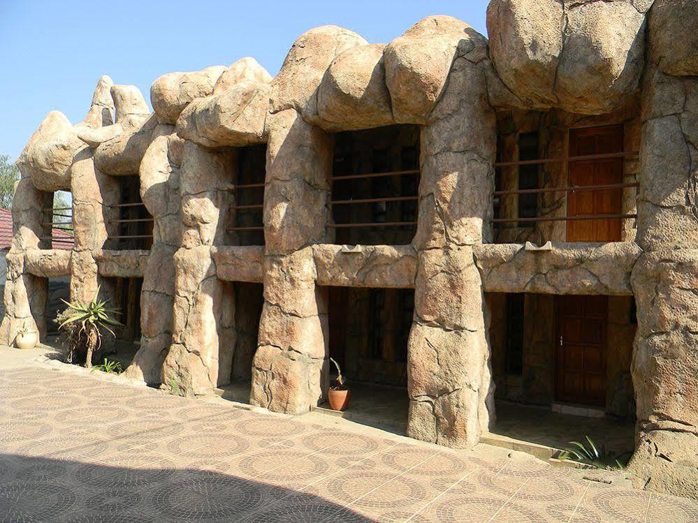 African Cave Lodge Hammanskraal Ngoại thất bức ảnh