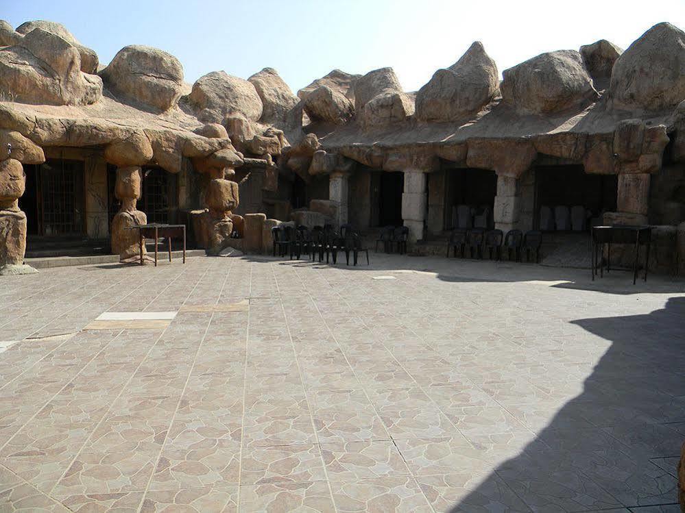African Cave Lodge Hammanskraal Ngoại thất bức ảnh